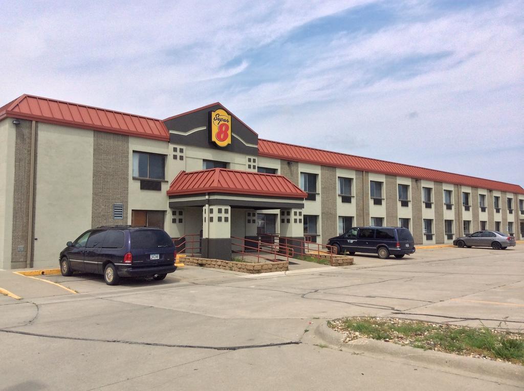 Super 8 By Wyndham Marshalltown Extérieur photo