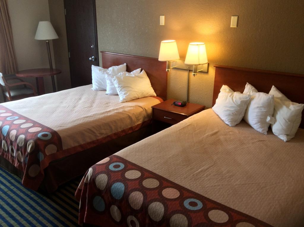 Super 8 By Wyndham Marshalltown Extérieur photo