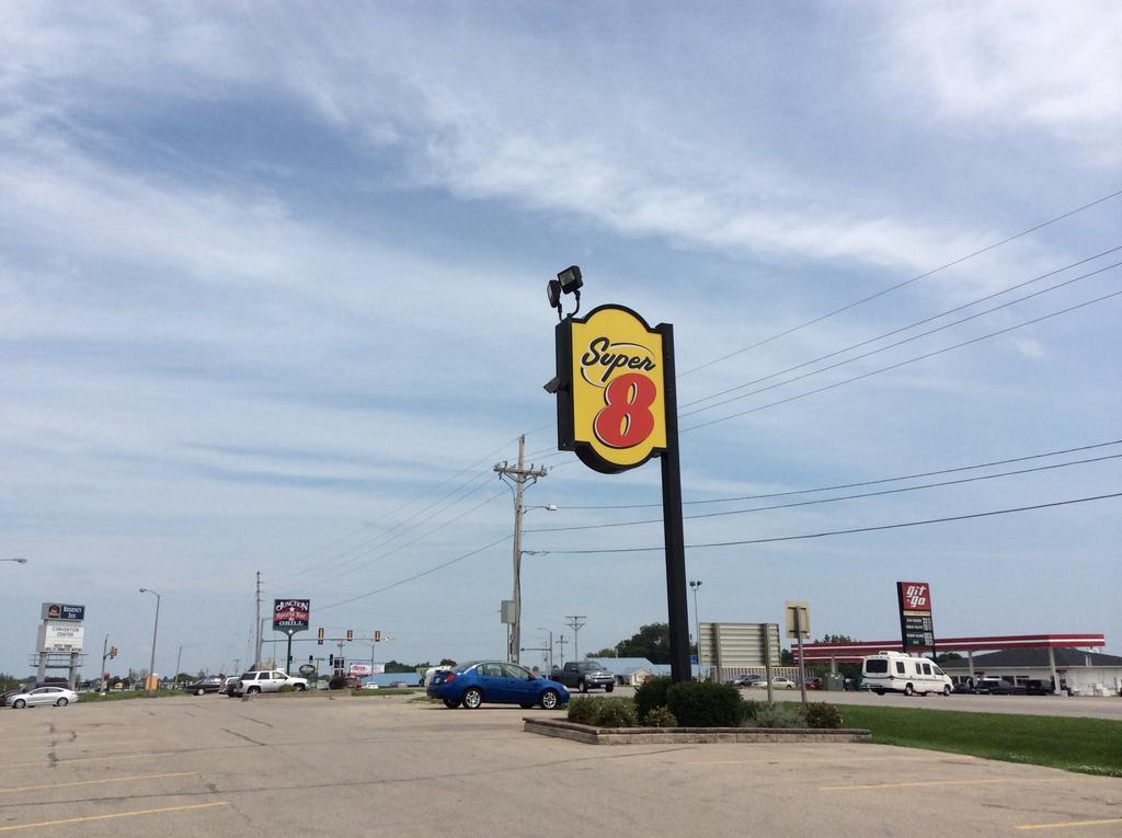 Super 8 By Wyndham Marshalltown Extérieur photo